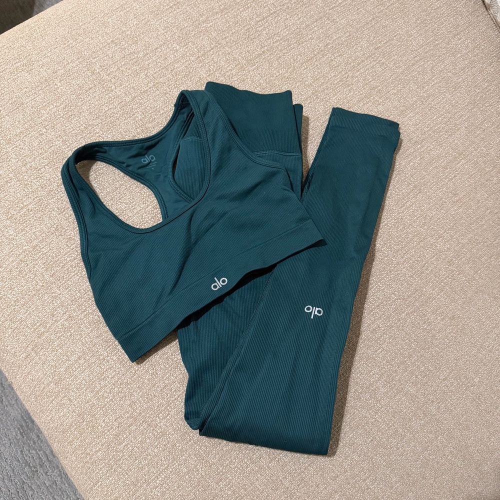 ALO Yoga Teal Sports Bra and Leggings
